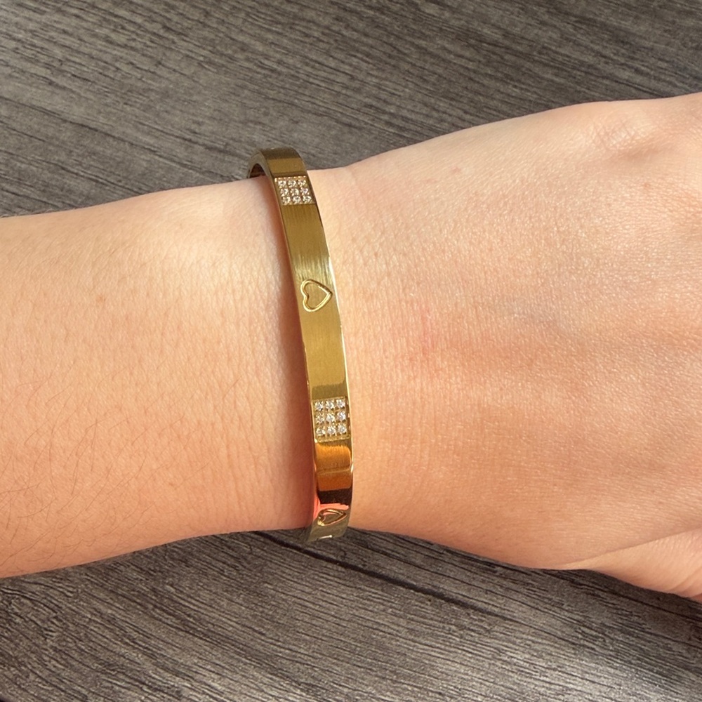 Gold plated stainless steel heart & stone bangle bracelet